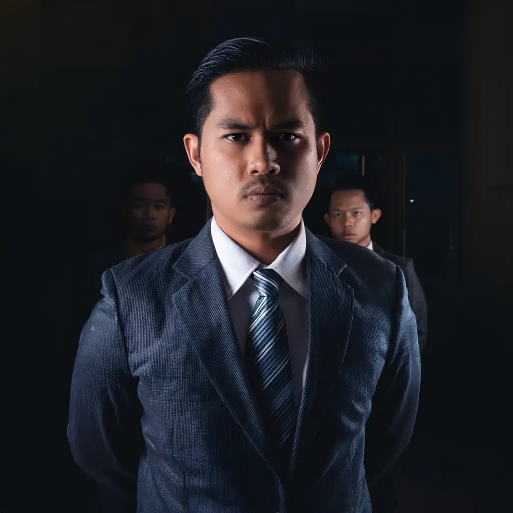 พ่อค้า ข้าราชการ นักการเมือง